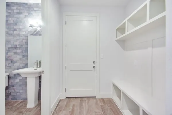 InteriorPhoto for House Plan #304403