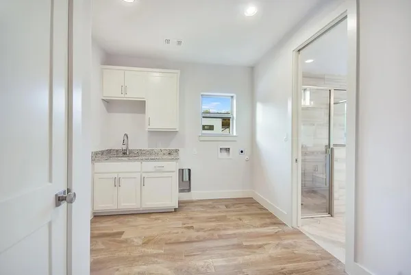 InteriorPhoto for House Plan #304403