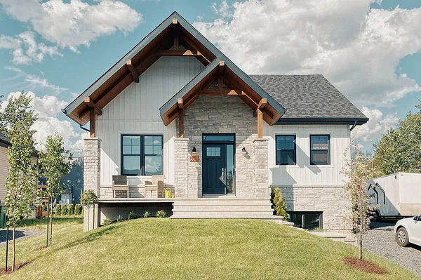 ExteriorPhoto for House Plan #140291