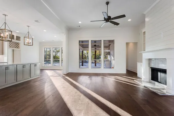 InteriorPhoto for House Plan #900562