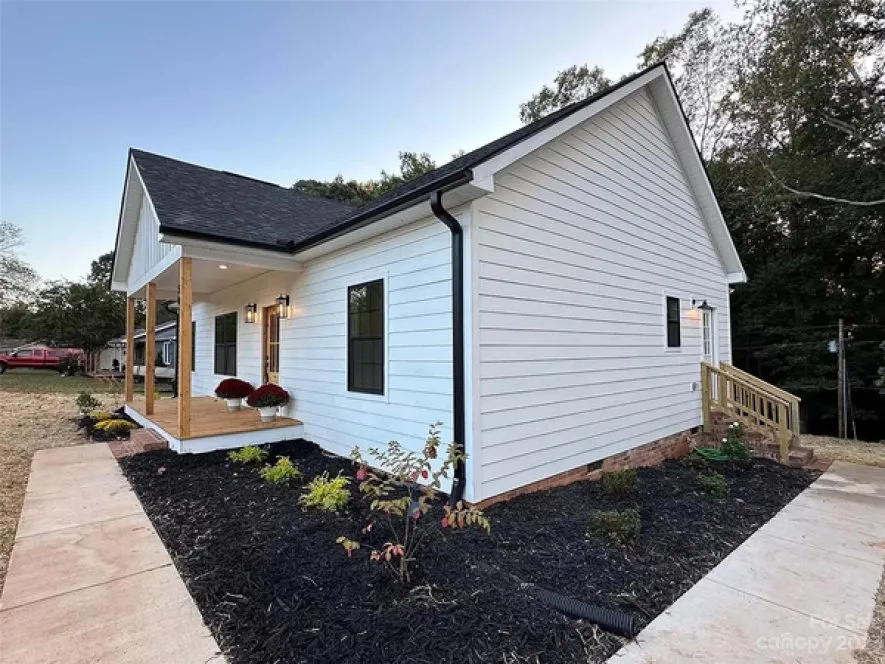 ExteriorPhoto for House Plan #434331