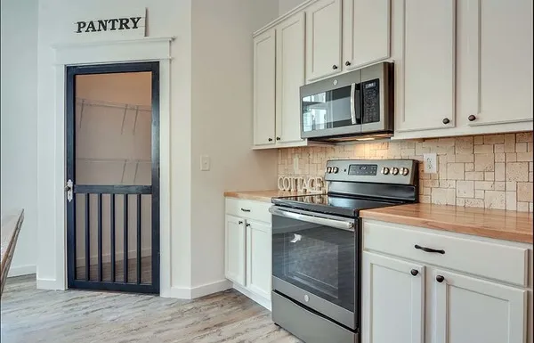 InteriorPhoto for House Plan #438091