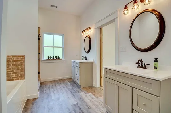 InteriorPhoto for House Plan #438091